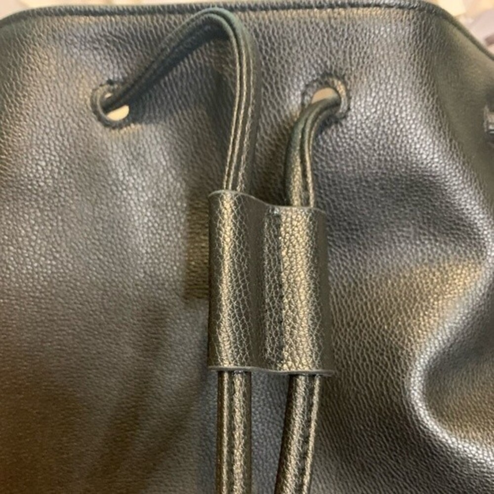 NWOT VICTORIA’S SECRET FAUX LEATHER FRINGE BACKPACK IN BLACK . LIMITED EDITION - Picture 9 of 10